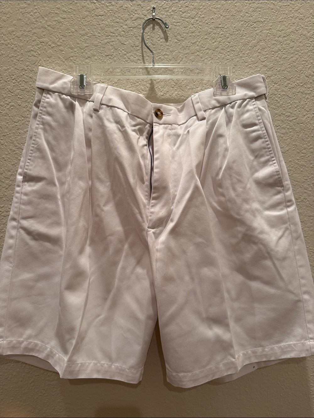 Roundtree & Yorke White Flat-Front Pleated Men's Shorts
